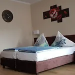 Проживание в семье Carmen